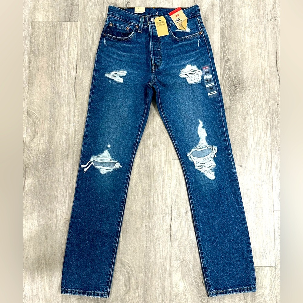 Women’s Levi 501 Jeans-26x32. NWT-Distressed Front